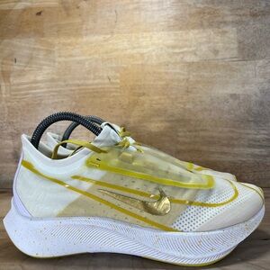 NEW Nike Zoom Fly 3 Womens Size 8.5 Running Shoes Sneakers Light Cream Gold